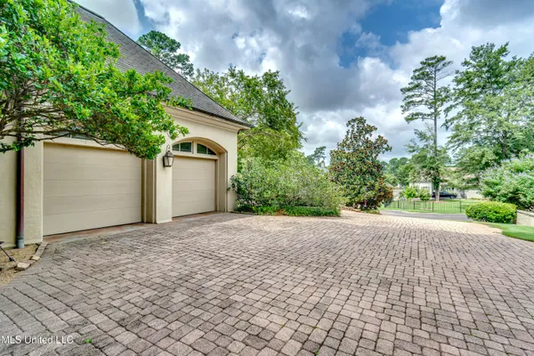 $2,150,000 | 20 Waterstone Place, Jackson, MS 39211