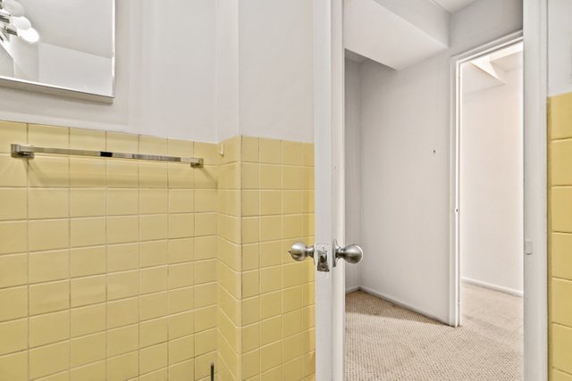 6118 North Sheridan Road, Unit 206 Chicago, IL 60660 - Photo 12 of 18 a bathroom with a shower