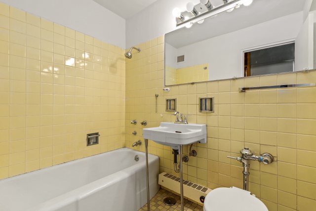 6118 North Sheridan Road, Unit 206 Chicago, IL 60660 - Photo 13 of 18 a bathroom with a sink toilet and shower