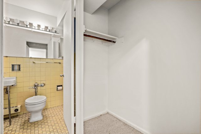 6118 North Sheridan Road, Unit 206 Chicago, IL 60660 - Photo 14 of 18 a bathroom with a toilet a sink and shower