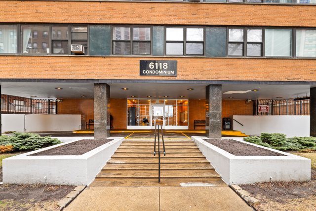 6118 North Sheridan Road, Unit 206 Chicago, IL 60660 - Photo 17 of 18 a view of a building with large windows