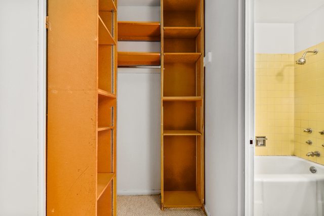 6118 North Sheridan Road, Unit 206 Chicago, IL 60660 - Photo 10 of 18 a view of bathroom with a sink