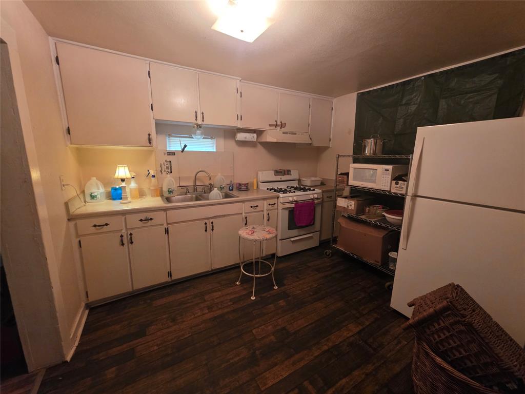 401 West Wilson Street Cleburne, TX 76033 - Photo 6 of 17