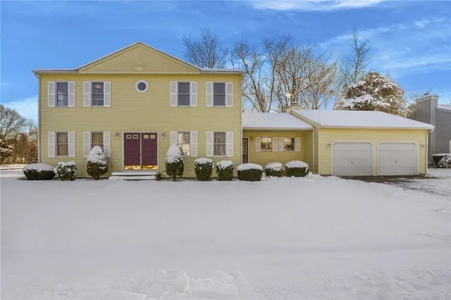$699,900 | 10 Arrowhead Way, Warwick, RI 02886