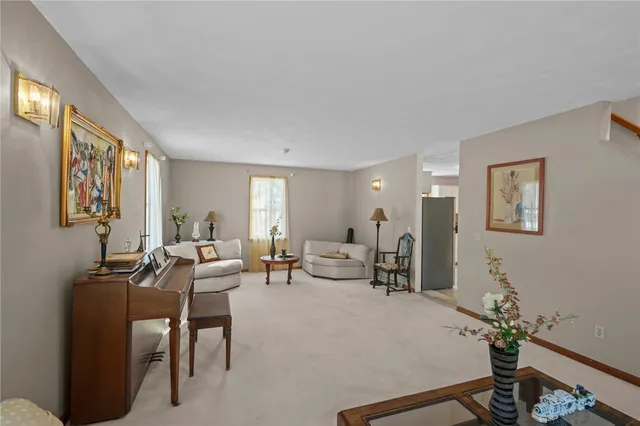 $699,900 | 10 Arrowhead Way, Warwick, RI 02886