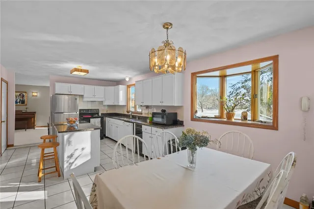 $699,900 | 10 Arrowhead Way, Warwick, RI 02886