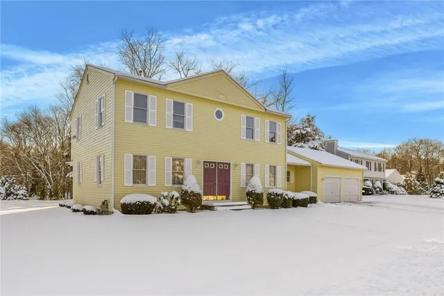 $699,900 | 10 Arrowhead Way, Warwick, RI 02886