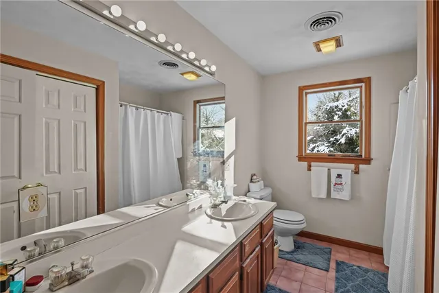 $699,900 | 10 Arrowhead Way, Warwick, RI 02886