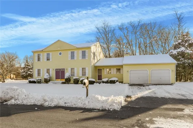 $699,900 | 10 Arrowhead Way, Warwick, RI 02886