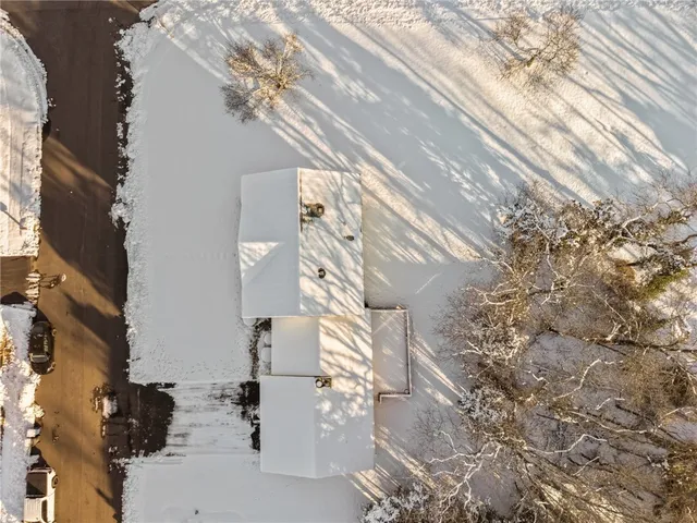 $699,900 | 10 Arrowhead Way, Warwick, RI 02886