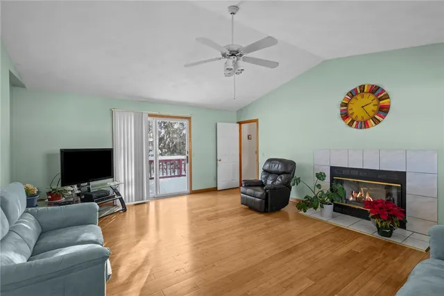 $699,900 | 10 Arrowhead Way, Warwick, RI 02886