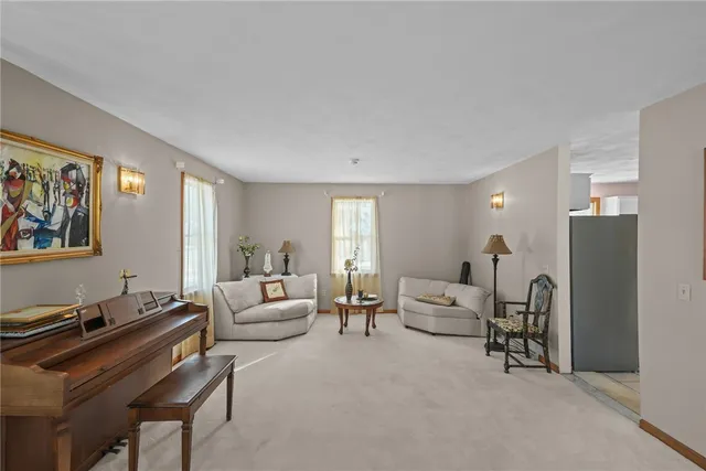 $699,900 | 10 Arrowhead Way, Warwick, RI 02886