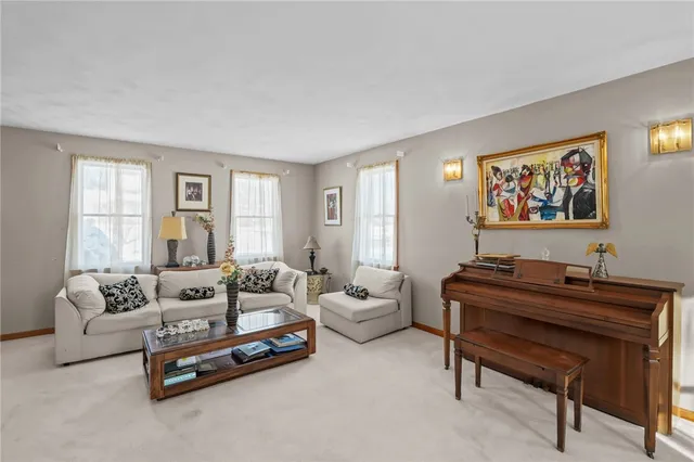 $699,900 | 10 Arrowhead Way, Warwick, RI 02886