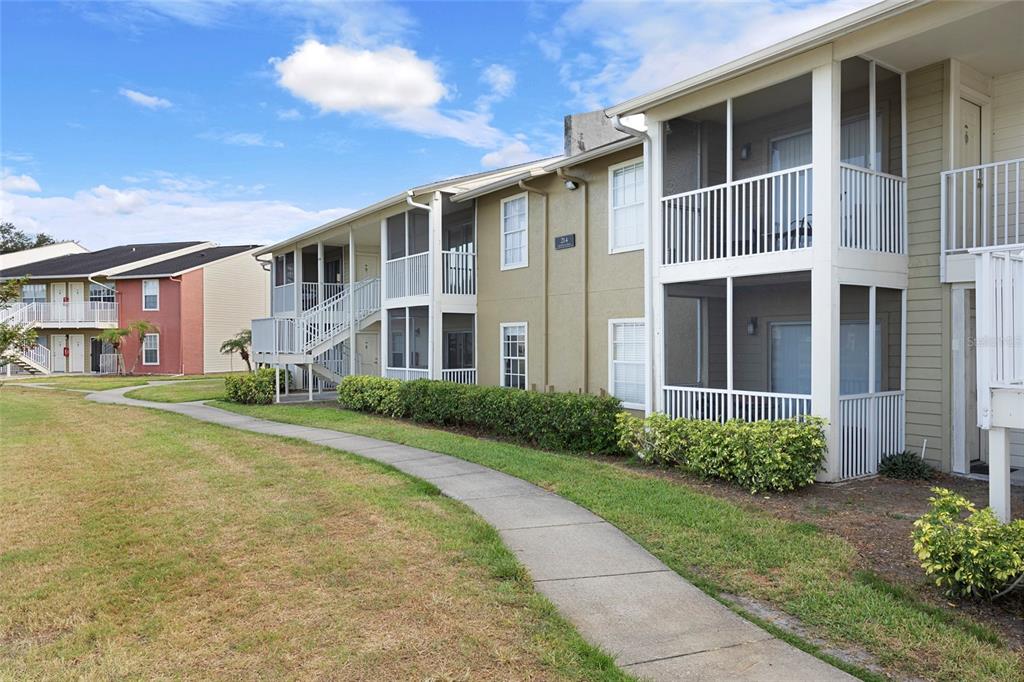 214 Lake Parsons Green, Unit 206 Brandon, FL 33511 - Photo 4 of 22