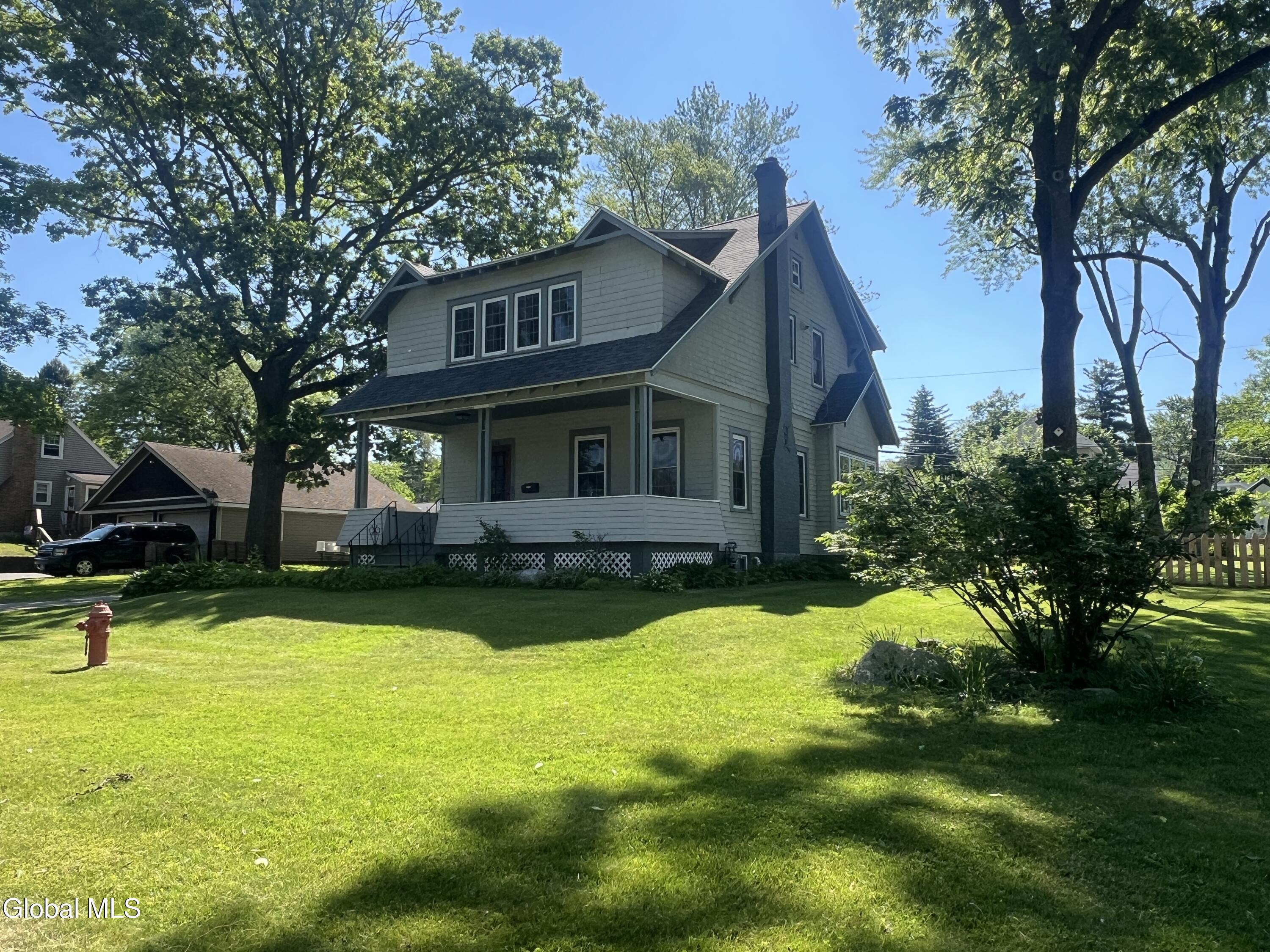 138 Eastholm Road Schenectady, NY 12304 - Photo 3 of 61 IMG_9965