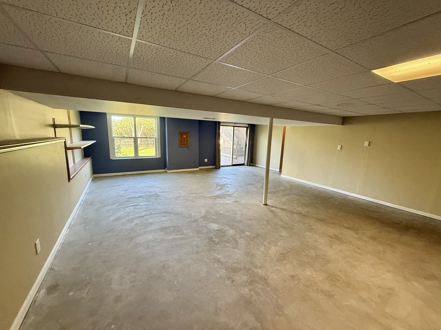 721 Mohican Trail Lake In The Hills, IL 60156 - Photo 16 of 20 a view of a livingroom with a stove