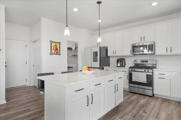 $3,500 | 15312 South Sawgrass Circle, Plainfield, IL 60544