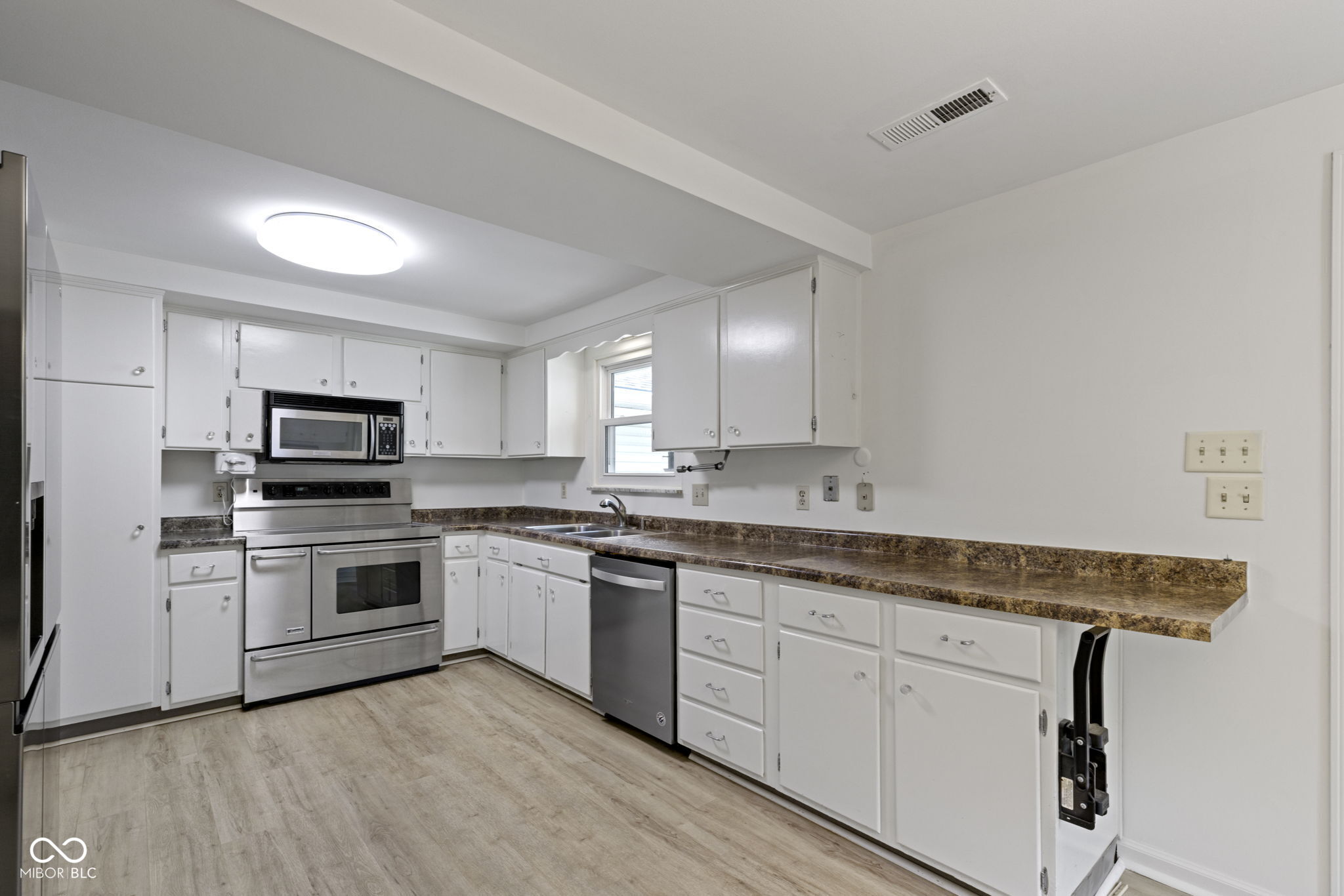 84 Bennett Road Carmel, IN 46032 - Photo 17 of 74