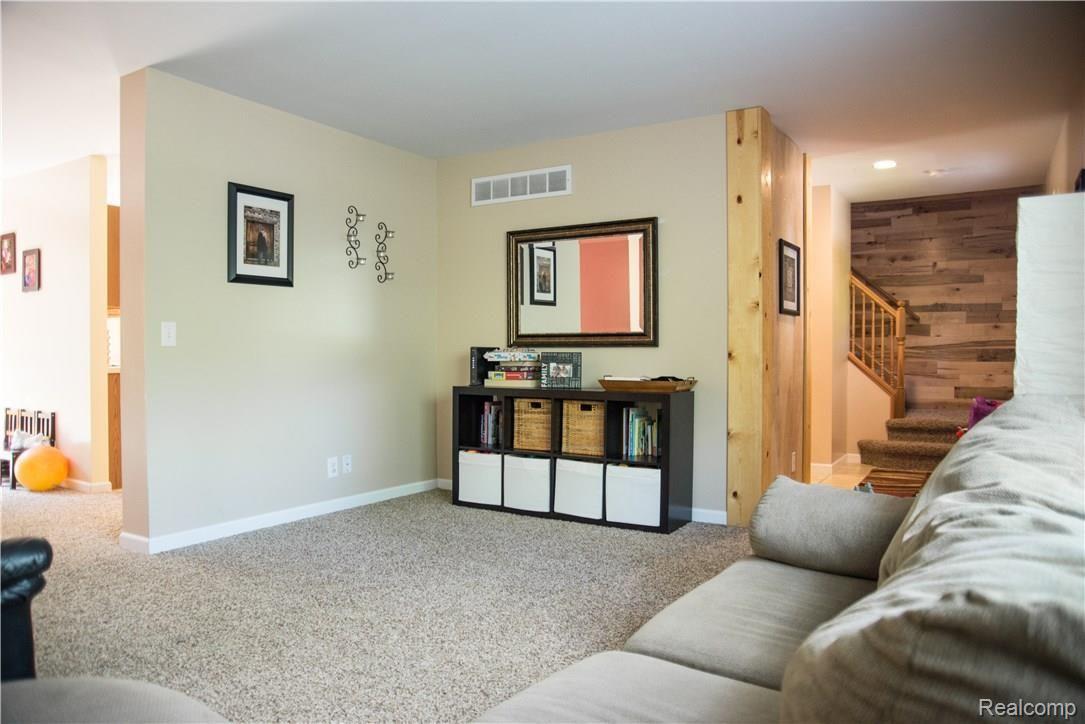 99 Childress Avenue Rochester, MI 48307 - Photo 5 of 43 014 Living.jpg