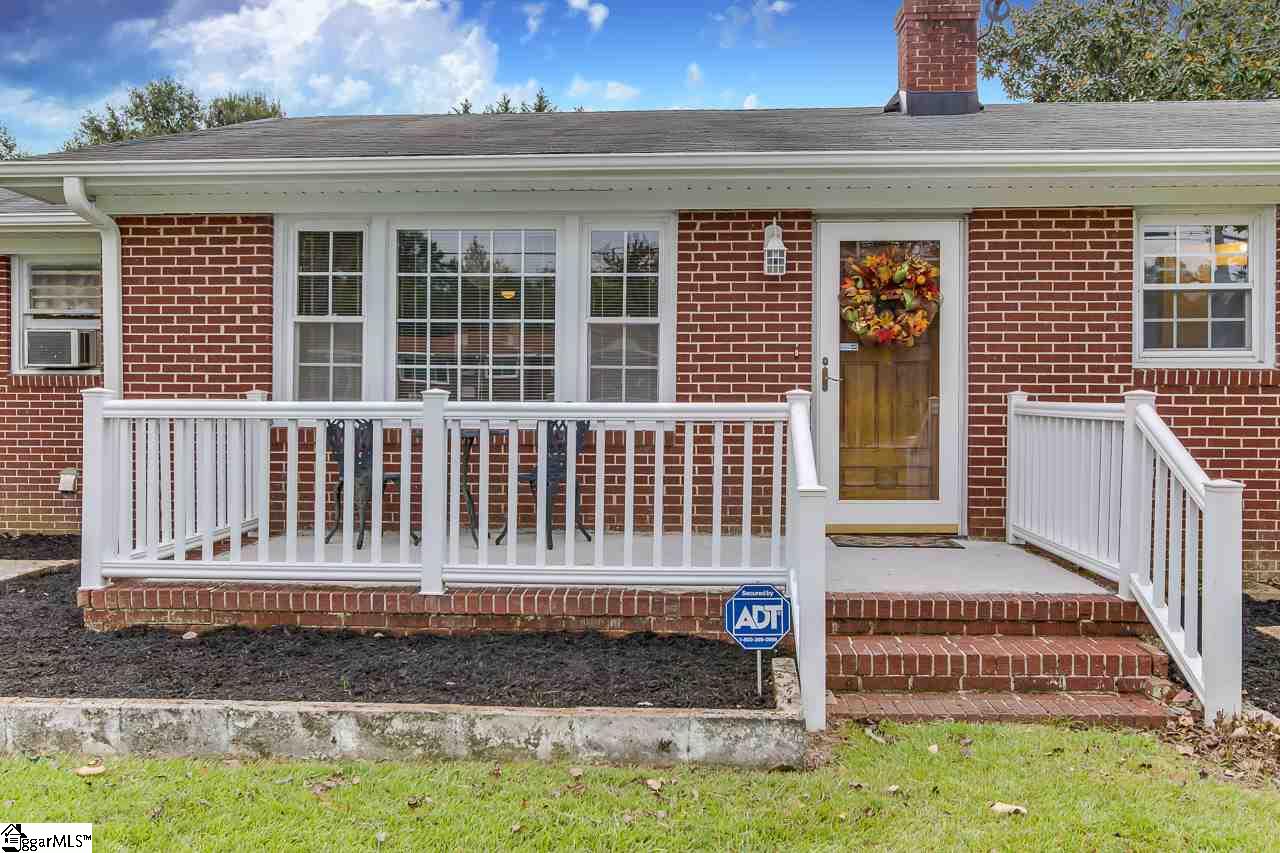 9 Piney Road Greenville, SC 29611 - Photo 6 of 35 Gallery Image 6