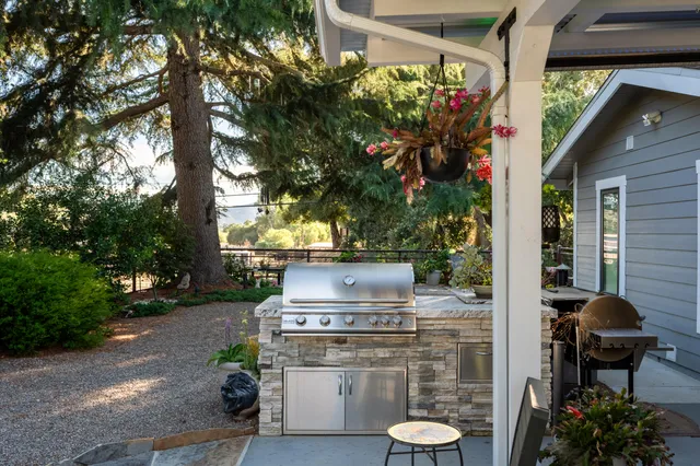 $2,850,000 | 2550 Elk Grove Road, Solvang, CA 93463