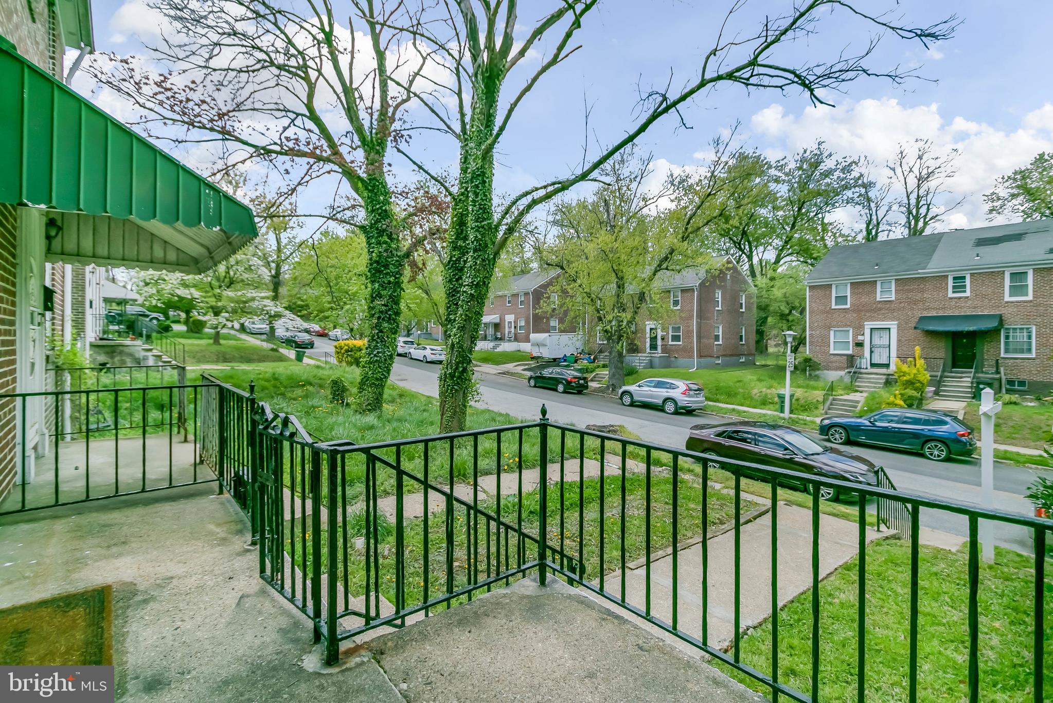 425 South Wickham Road Baltimore, MD 21229 - Photo 4 of 47 Front