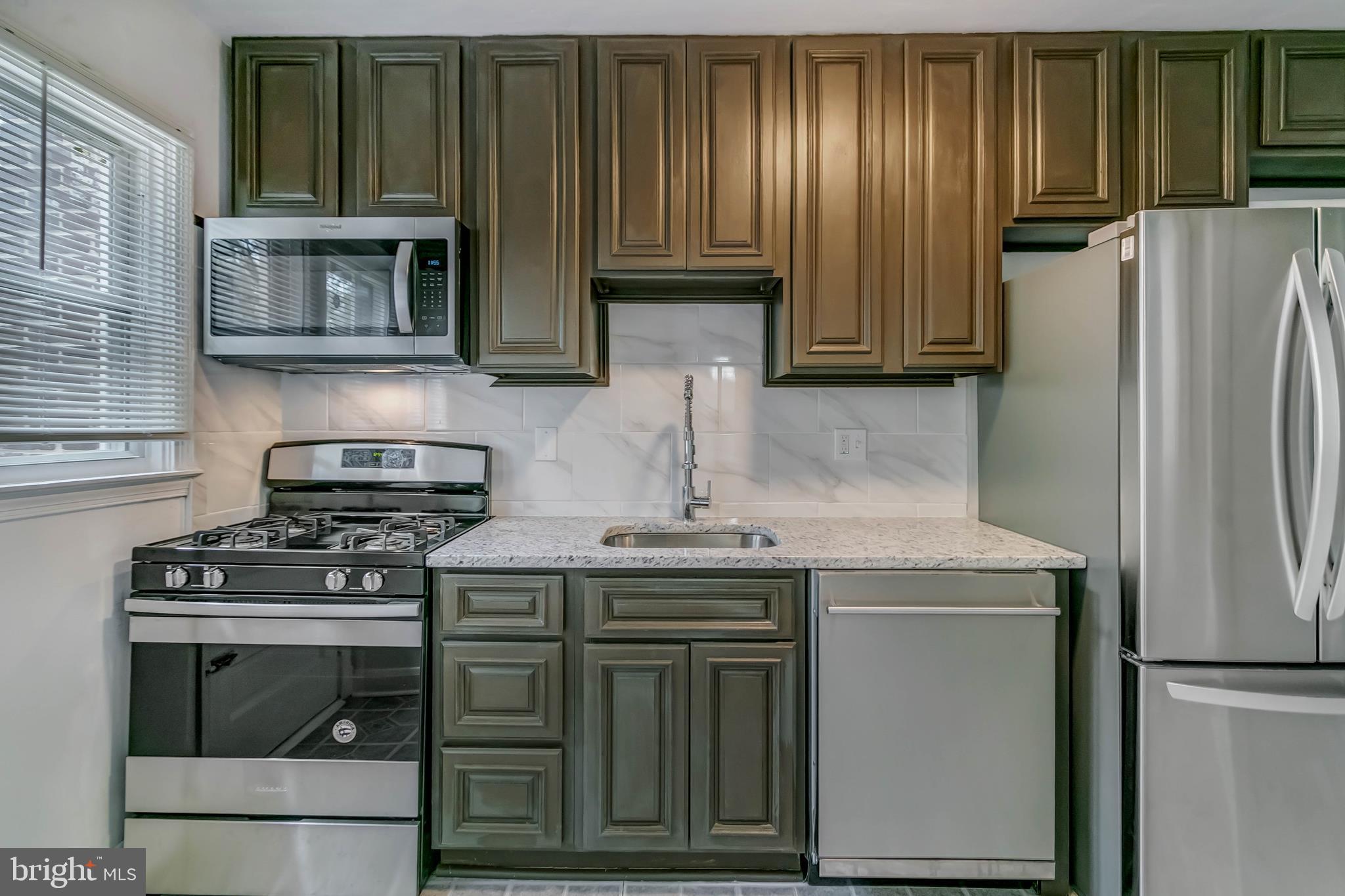 425 South Wickham Road Baltimore, MD 21229 - Photo 8 of 47 Kitchen