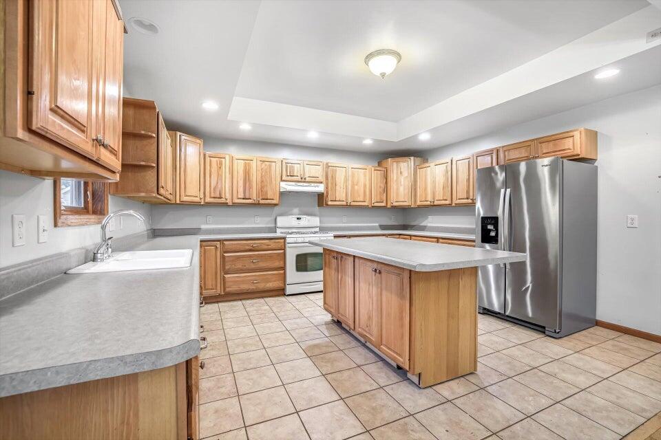 3467 Country View Drive Delavan, WI 53115 - Photo 10 of 39 kitchen