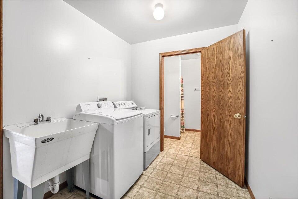 3467 Country View Drive Delavan, WI 53115 - Photo 16 of 39 main floor laundry