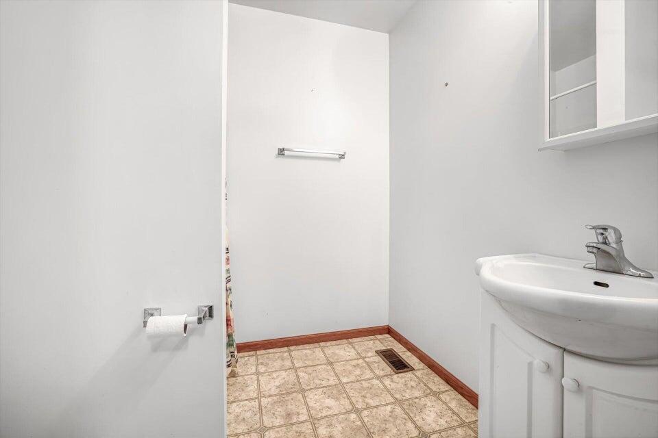 3467 Country View Drive Delavan, WI 53115 - Photo 17 of 39 full bath off laundry room