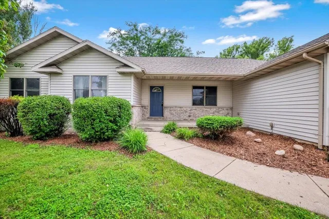 $499,900 | 3467 Country View Drive, Delavan, WI 53115