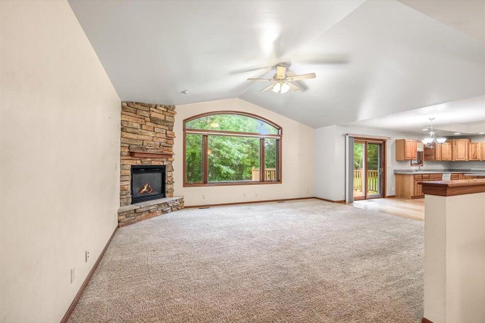 3467 Country View Drive Delavan, WI 53115 - Photo 5 of 39 living room
