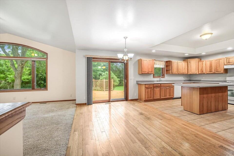 3467 Country View Drive Delavan, WI 53115 - Photo 6 of 39 eating area kitchen