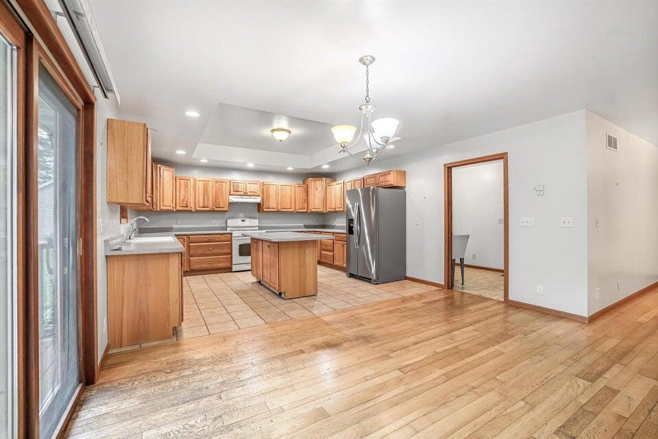 3467 Country View Drive Delavan, WI 53115 - Photo 8 of 39 kitchen eating area