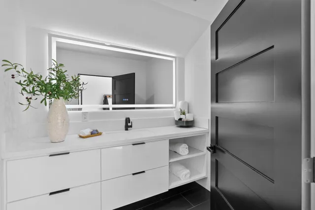 $1,850,000 | 20540 North Davis Road, Lodi, CA 95242