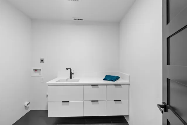 $1,850,000 | 20540 North Davis Road, Lodi, CA 95242