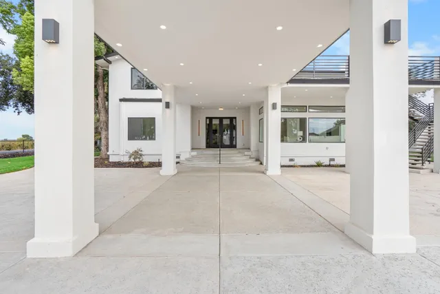 $1,850,000 | 20540 North Davis Road, Lodi, CA 95242