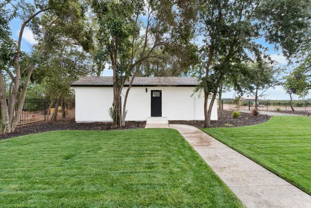 $1,650,000 | 20540 North Davis Road, Lodi, CA 95242