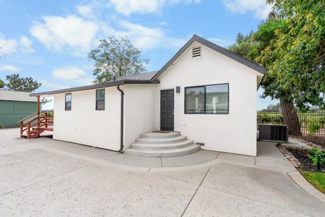 $1,650,000 | 20540 North Davis Road, Lodi, CA 95242