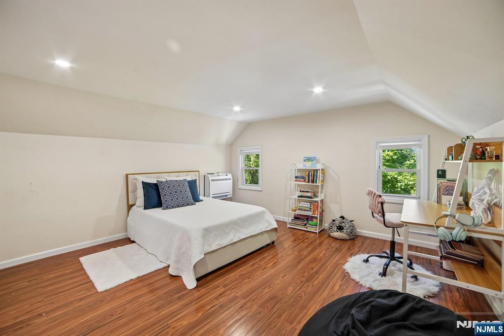 157 Sussex Road Tenafly, NJ 07670 - Photo 35 of 50