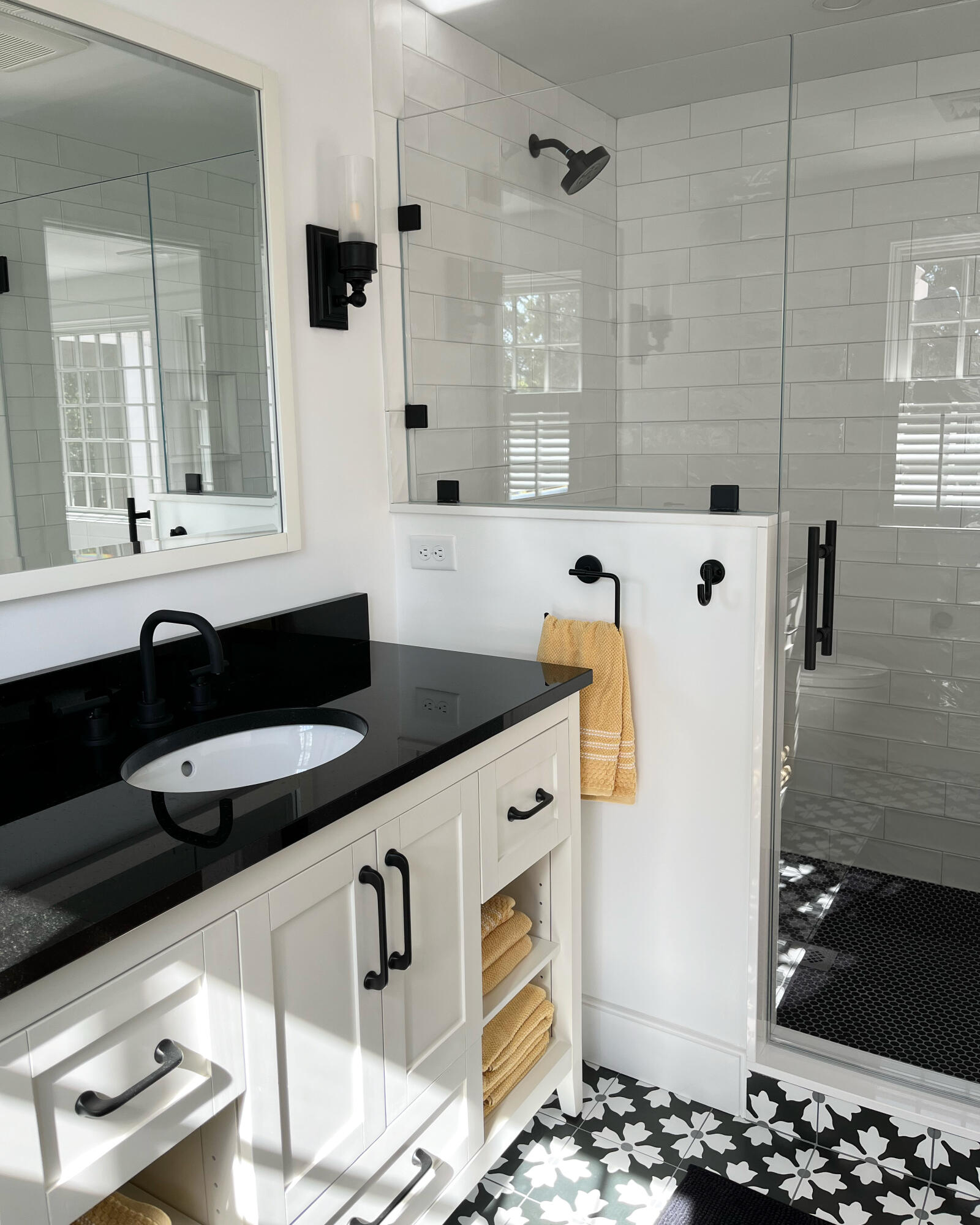 29 Salten Point Road Barnstable, MA 02630 - Photo 16 of 23 29 Salten main bed bath 2