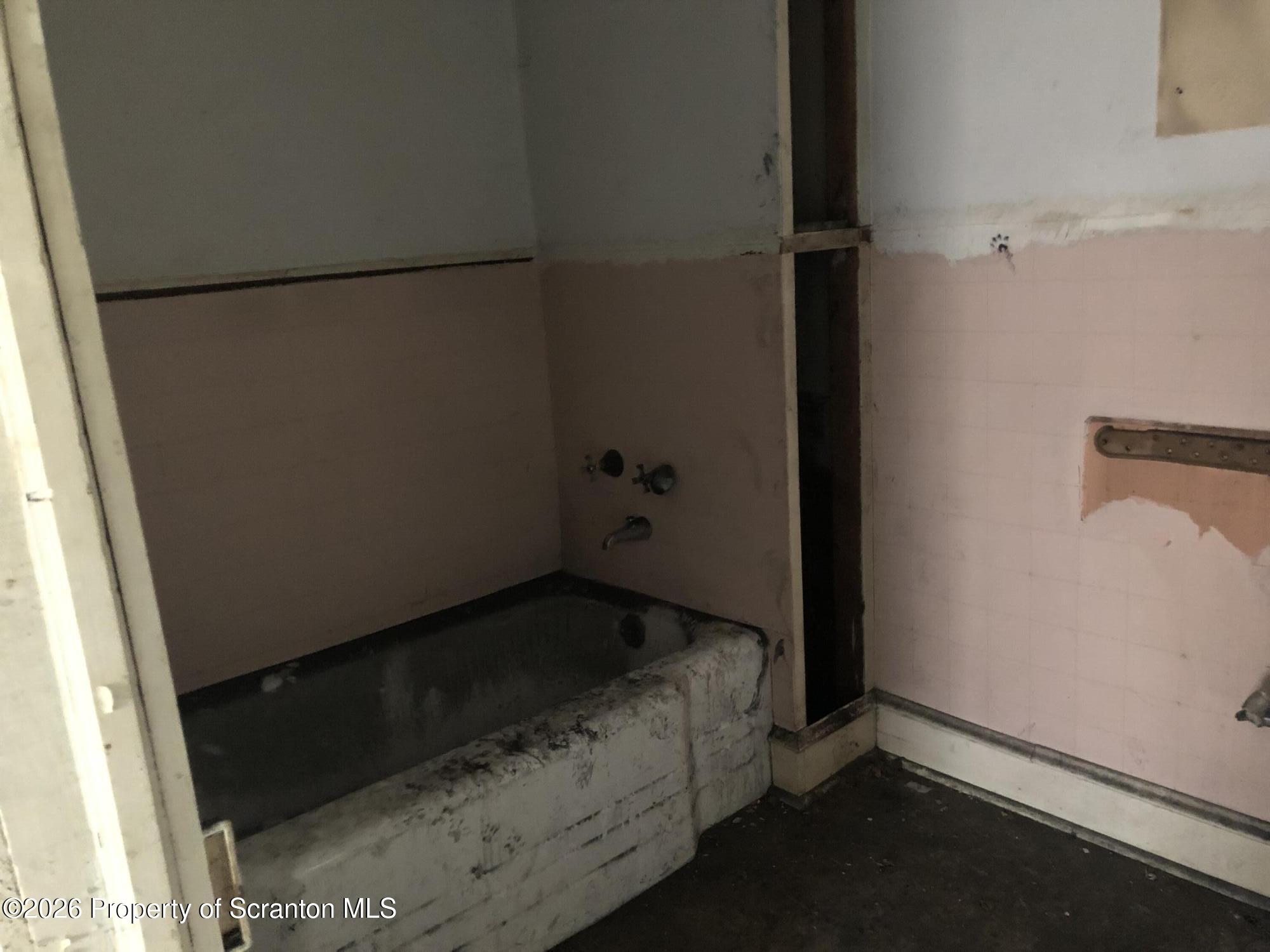 920 Eynon Street Scranton, PA 18504 - Photo 11 of 14 a bathroom with a bathtub