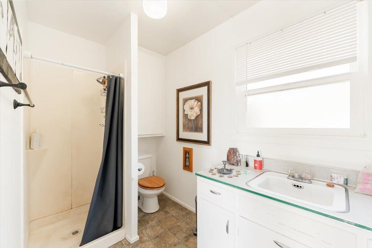 402 Greenhorn Road Yreka, CA 96097 - Photo 24 of 36 24-402 Greenhorn Rd 24