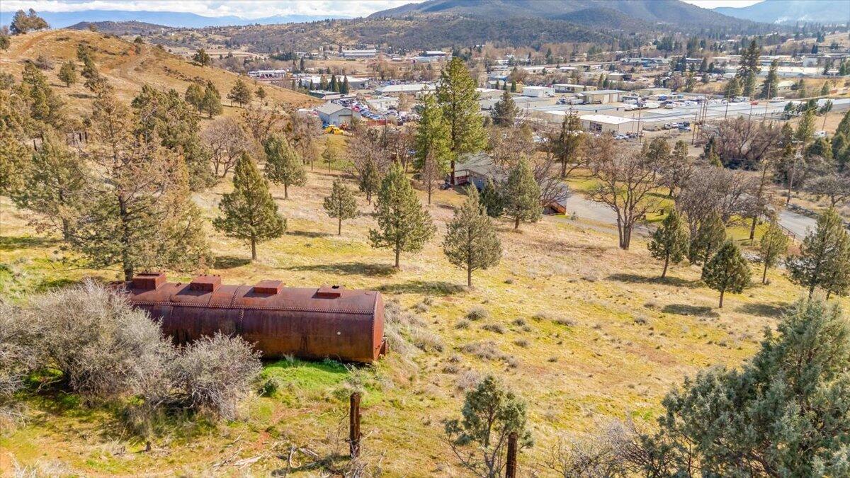 402 Greenhorn Road Yreka, CA 96097 - Photo 27 of 36 27-402 Greenhorn Rd 27