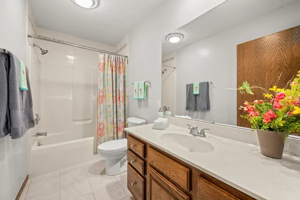$360,000 | 3347 Meadow Trail West, DeKalb, IL 60115