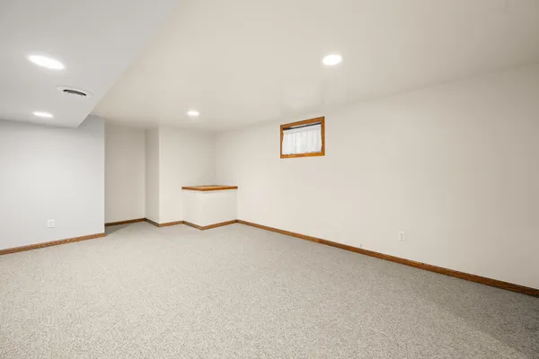 $360,000 | 3347 Meadow Trail West, DeKalb, IL 60115