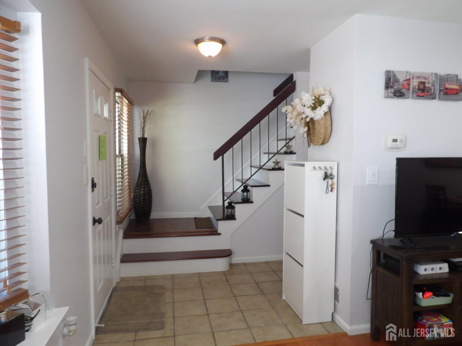 605 Timber Oaks Road Edison, NJ 08820 - Photo 6 of 43