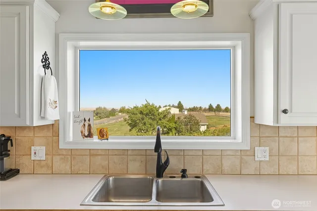 $1,150,000 | 288 Meadowlark Lane, Touchet, WA 99360