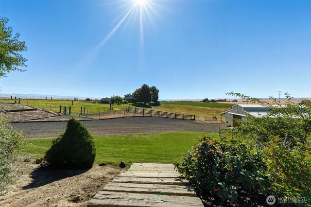 $1,150,000 | 288 Meadowlark Lane, Touchet, WA 99360