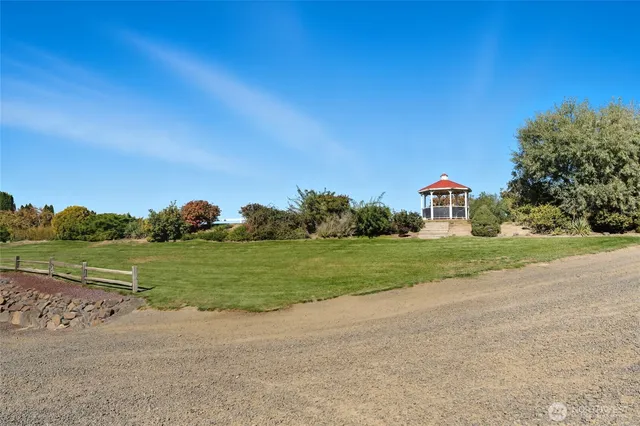 $1,150,000 | 288 Meadowlark Lane, Touchet, WA 99360